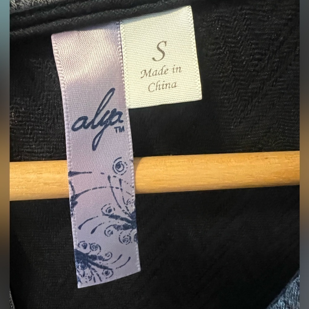 Alya dress size small - Picture 5 of 5